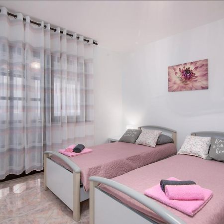 Apartment Palma Pula Bagian luar foto