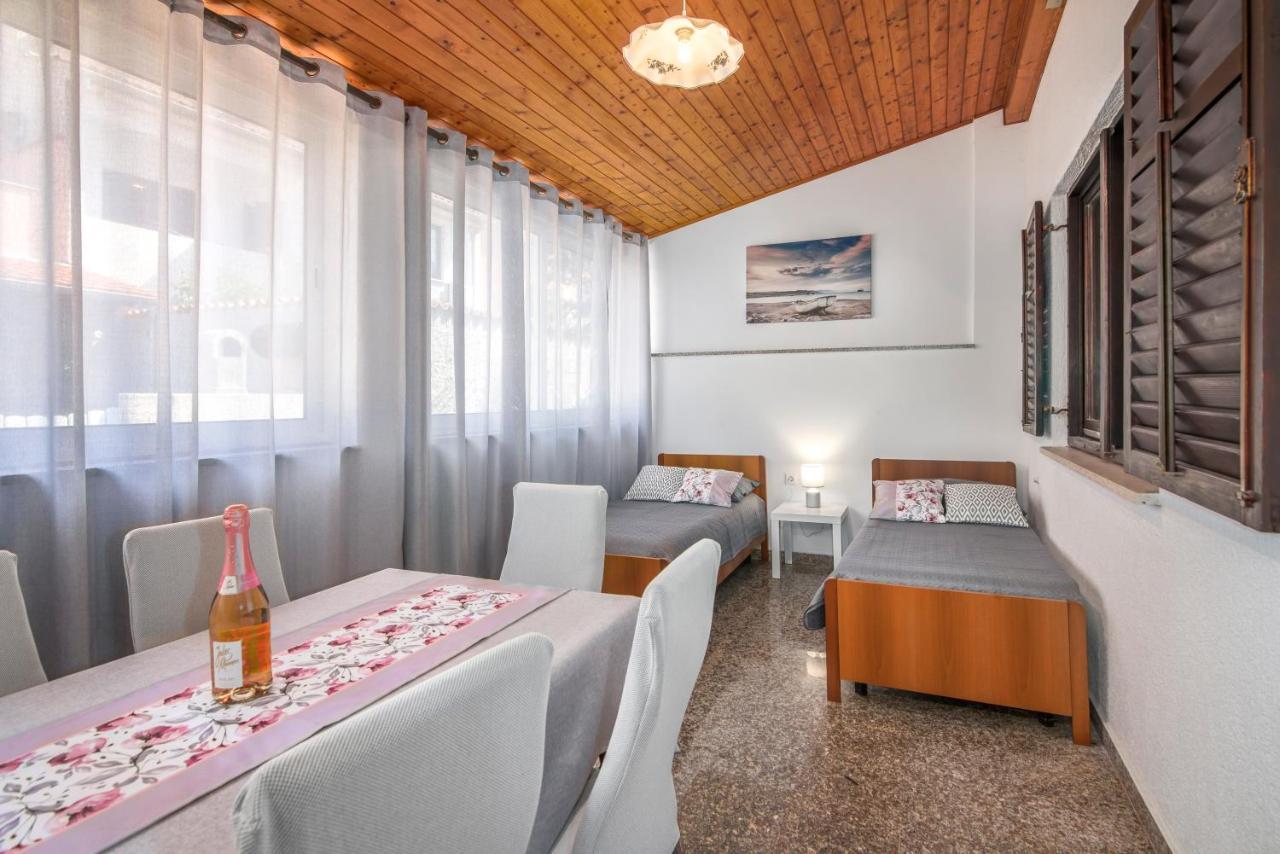 Apartment Palma Pula Bagian luar foto