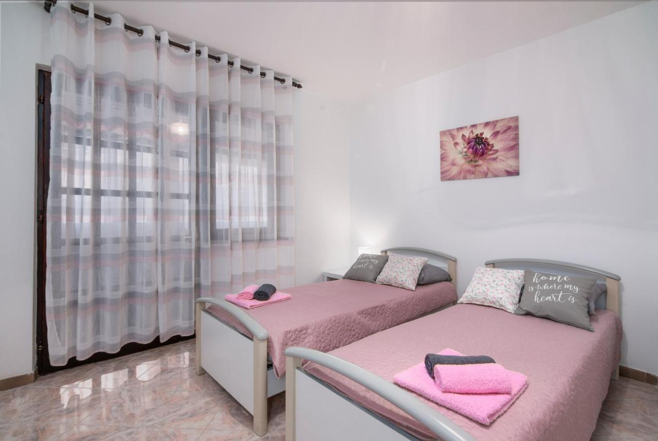 Apartment Palma Pula Bagian luar foto