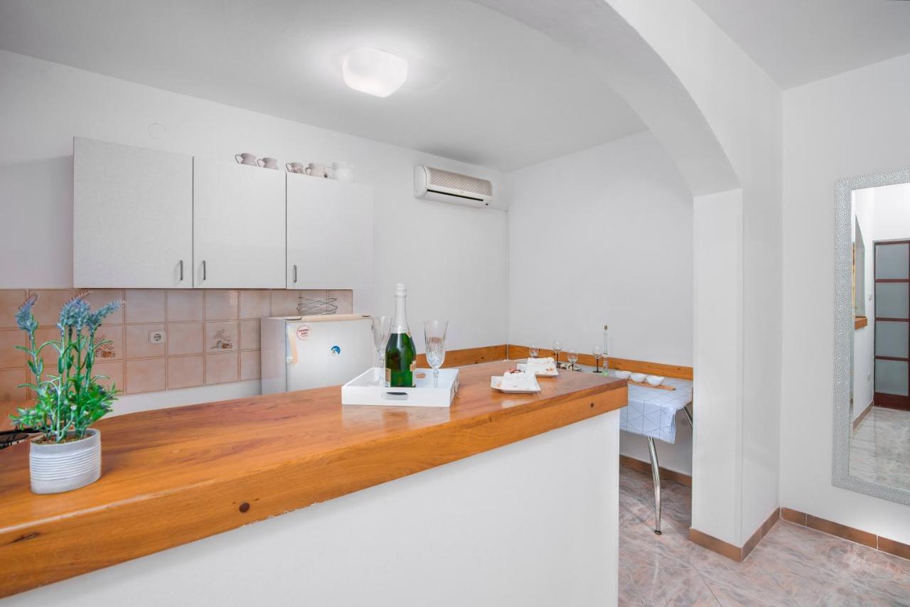 Apartment Palma Pula Bagian luar foto