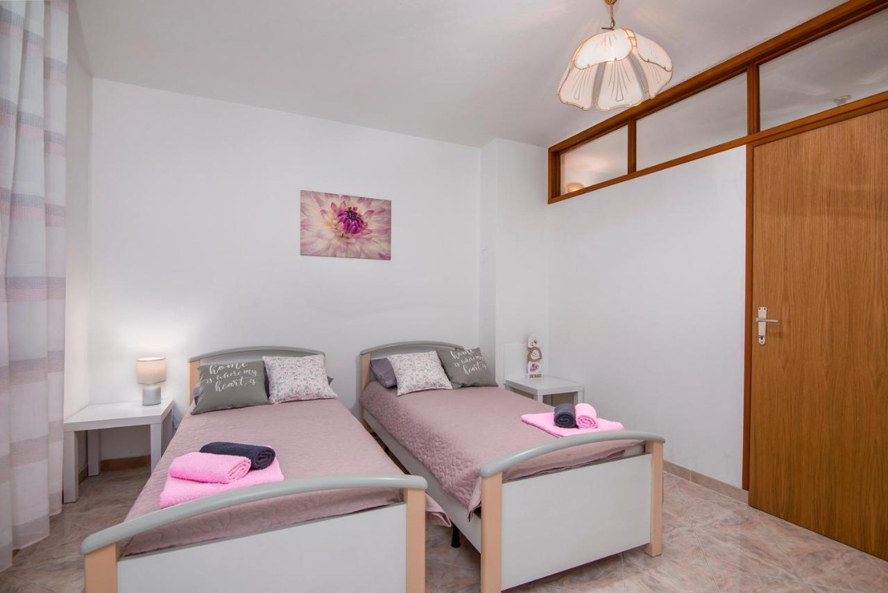 Apartment Palma Pula Bagian luar foto